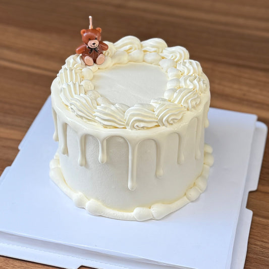 Simple Vintage Bear cake
