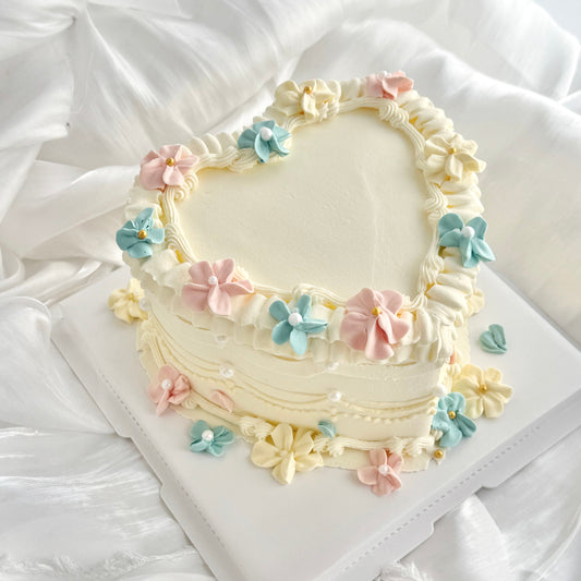Baby Shower Heart Vintage cake